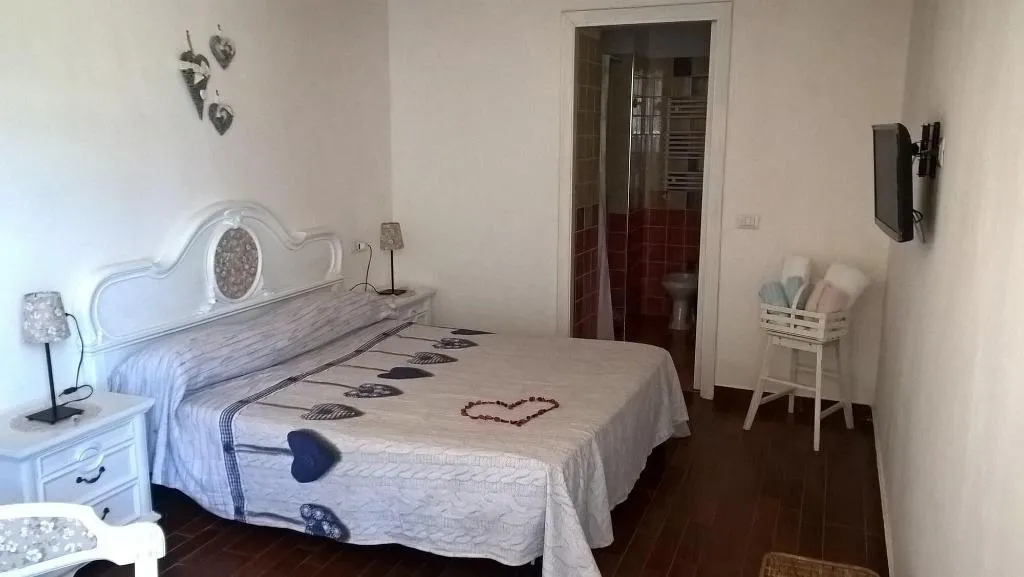 Room, B&B PompeiLog, Naples