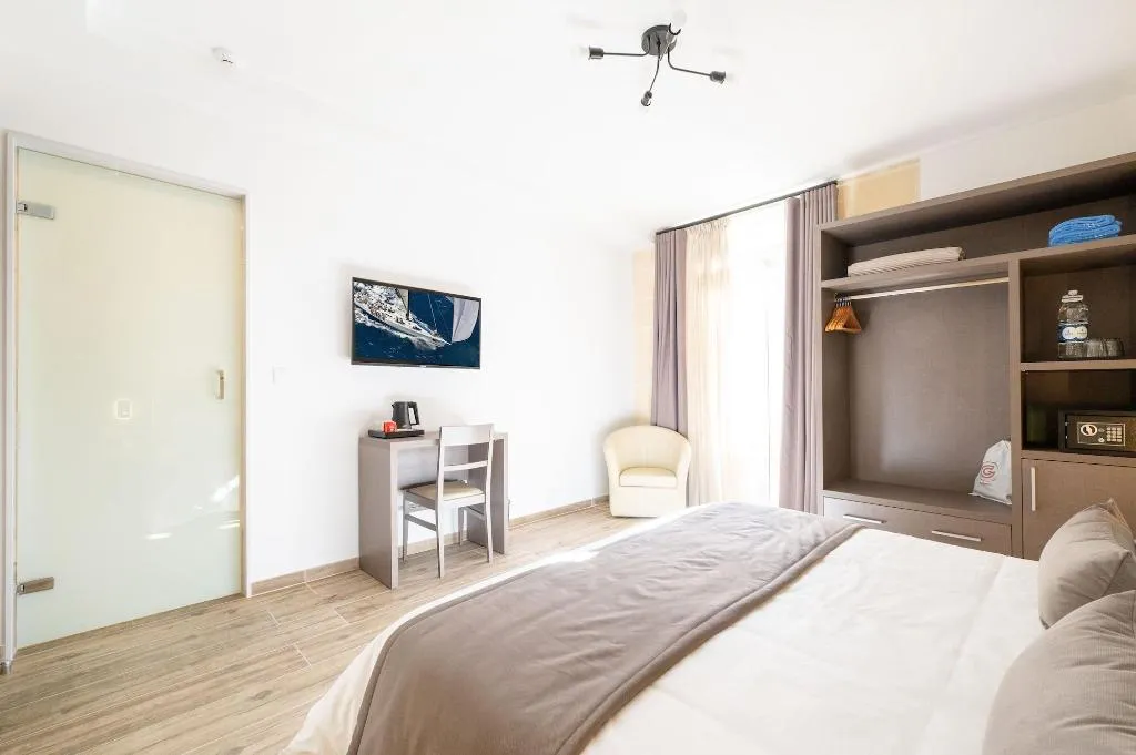 Room, C4 Retreats Gozo, Gozo