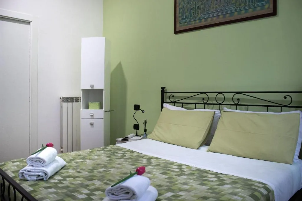 Room, Pomodoro B&B, Naples