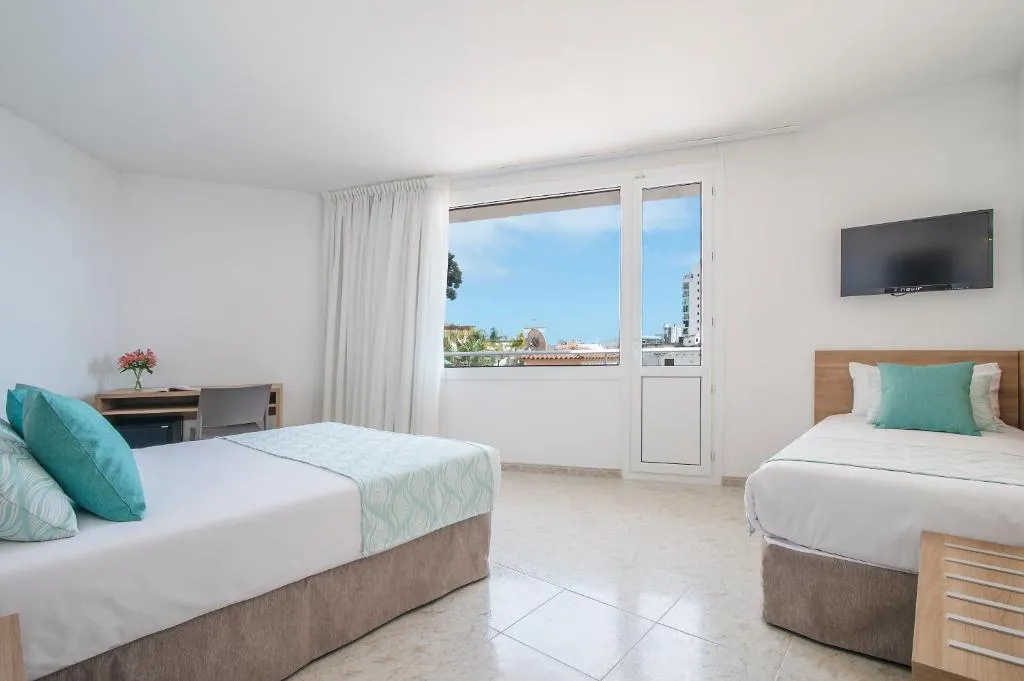TRIPLE STANDARD Room, Hotel Lloret Santa Rosa by Pierre & Vacances, Costa Brava
