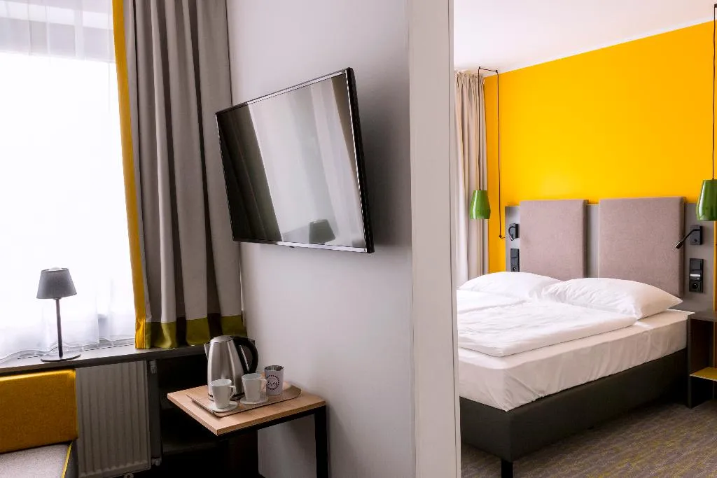 Room Accessible Room, Vienna House Easy by Wyndham Cracow, Krakow