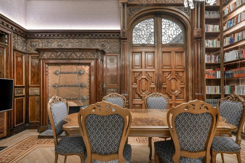 SUITE KING SIZE BED Room, AC Hotel Palacio del Retiro Autograph Collection, Madrid