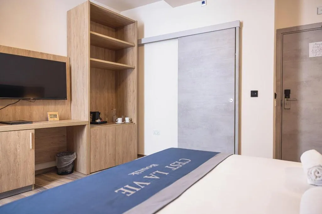 Room, C'est La Vie Boutik Swieqi, Malta