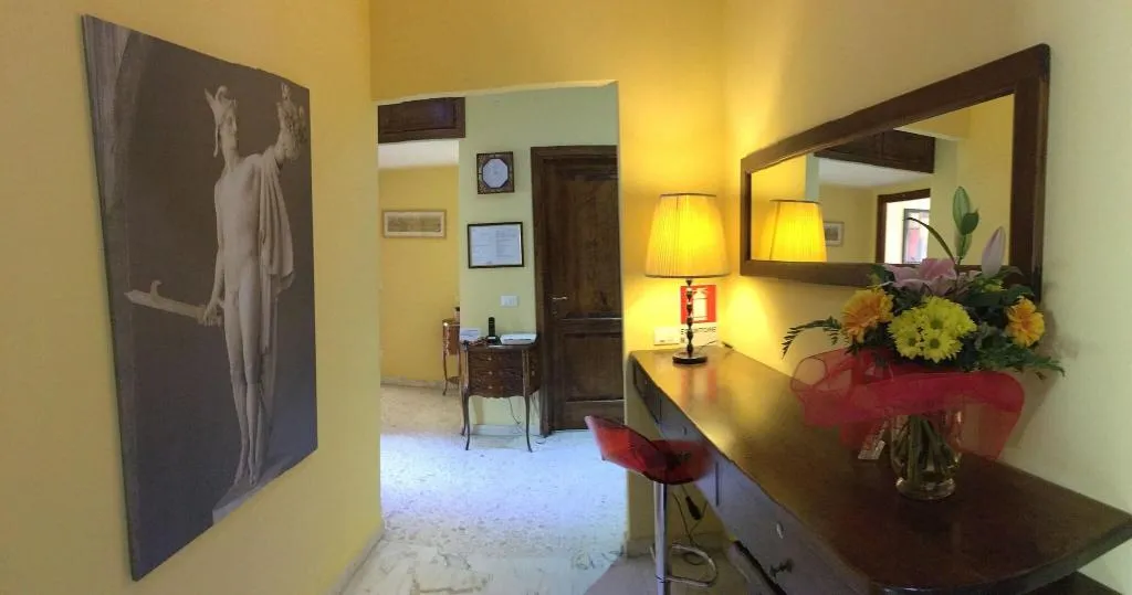 Lobby, Perseo, Rome