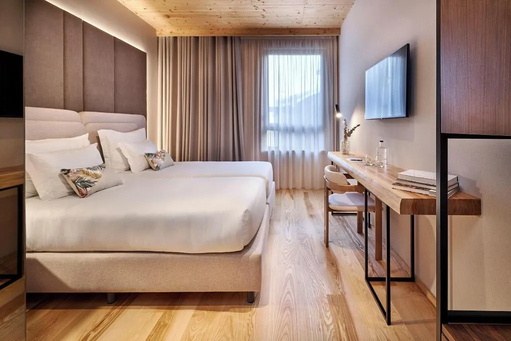 Room, The Log Porto Hotel, Porto