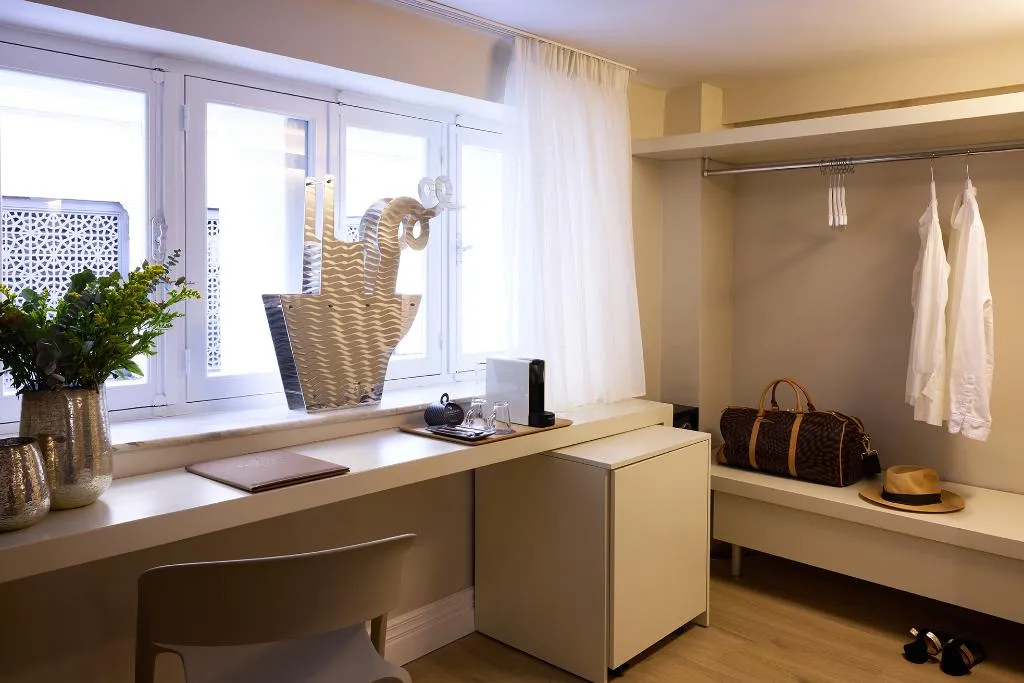 SUITE CAPACITY 4 Room, Vrachos Athens Suites, Athens