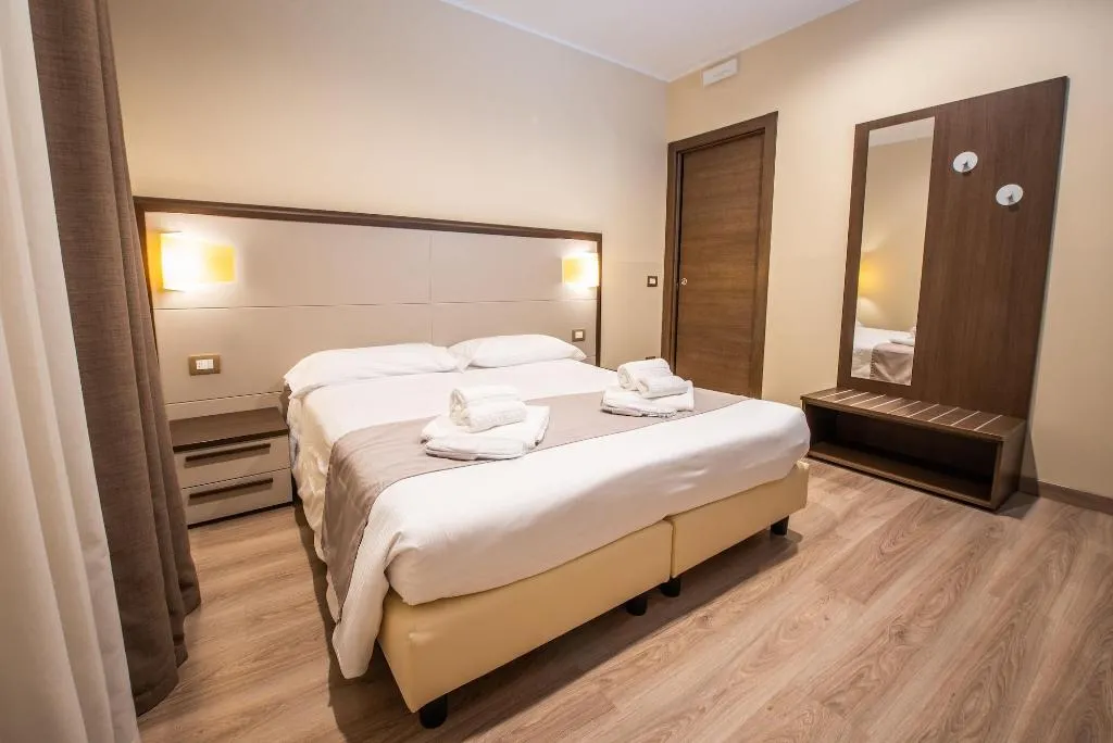 Room, Hotel Rosa, Milan