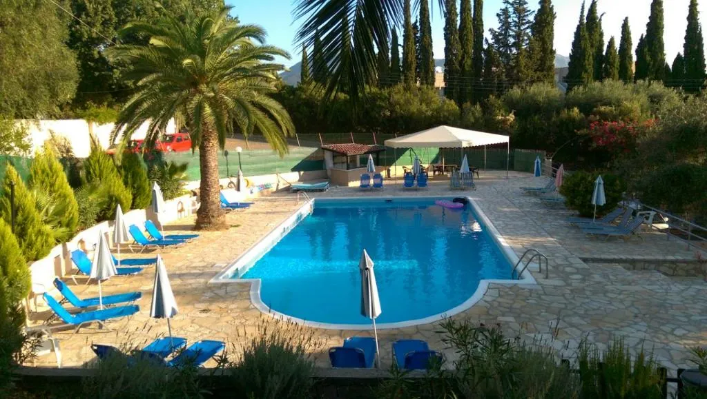 Pool, Tina, Corfu