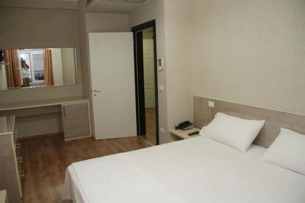 Room, Hotel Majestic, Durres
