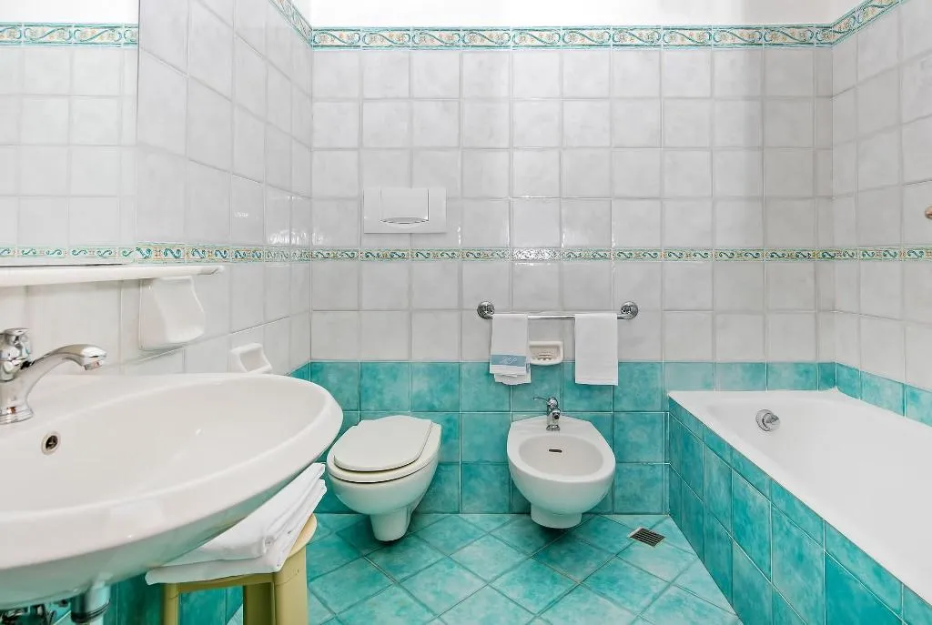 Room, Pupetto, Naples