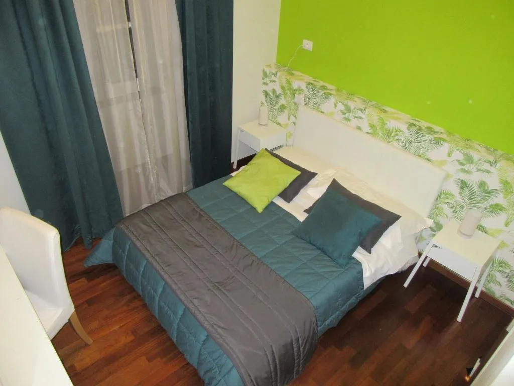 Room, B&B Rettifilo, Naples