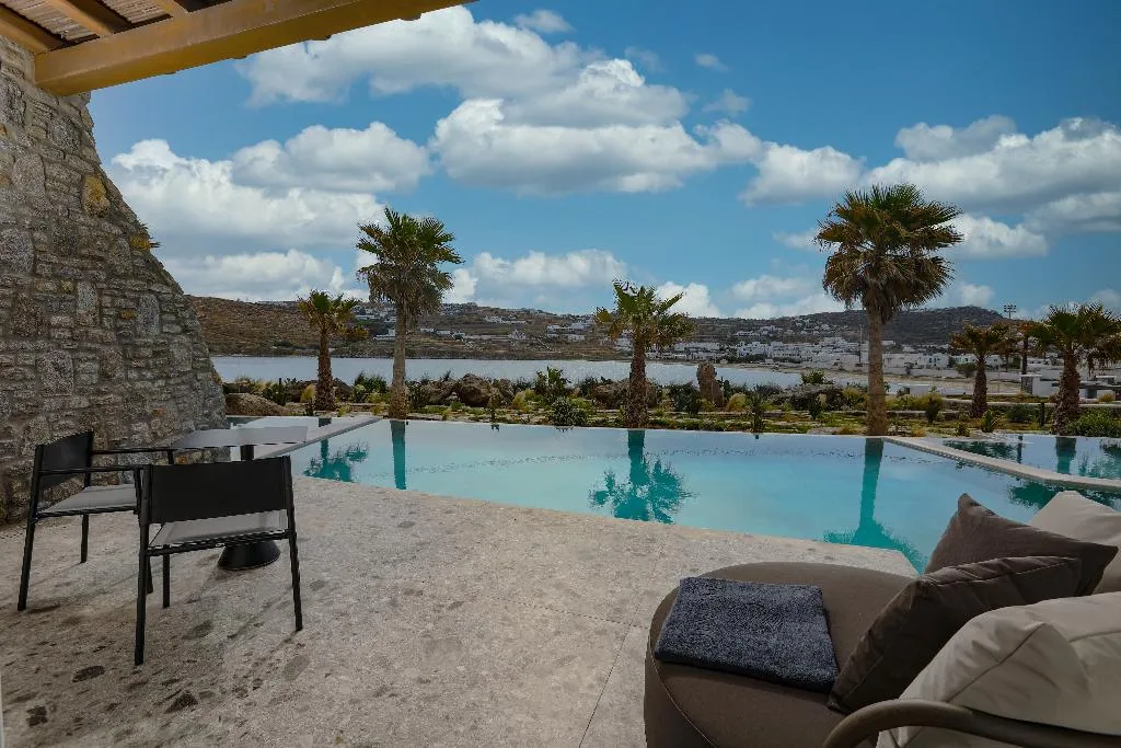 SUITE WITH PRIVATE POOL Room, Aeonic Suites & Spa, Mykonos