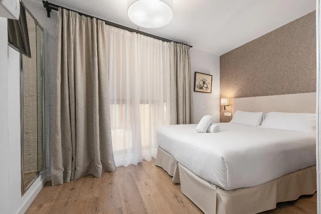 DOUBLE SINGLE USE BASIC Room, Brondo Architect, Majorca