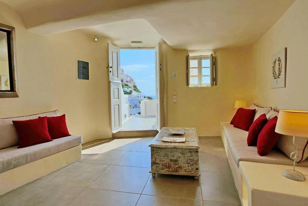 CAVE HONEYMOON Room, Oia Mare Villas, Santorini