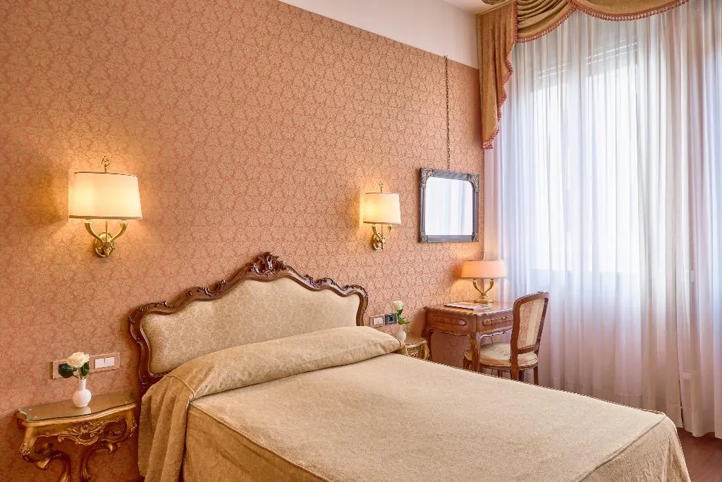 DOUBLE STANDARD Room, Locanda Vivaldi, Venice