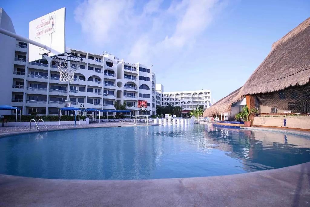 Pool, Aquamarina Beach, Cancun Area
