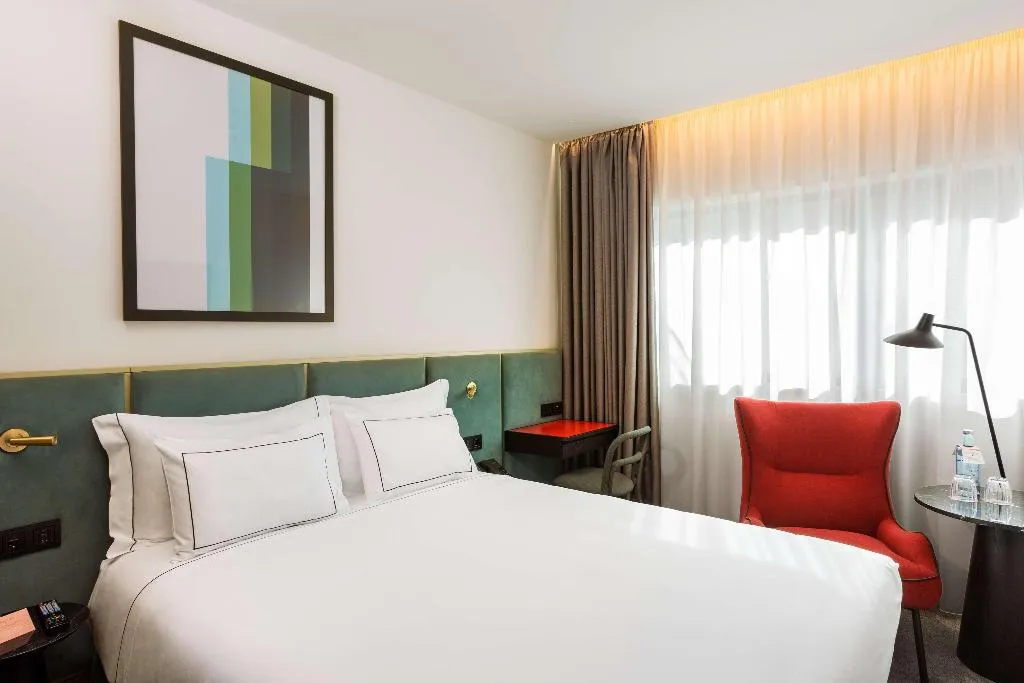 Room GUEST ROOM QUEEN BED Room, Arts Hotel Porto, Tapestry Collection By Hilton, Porto