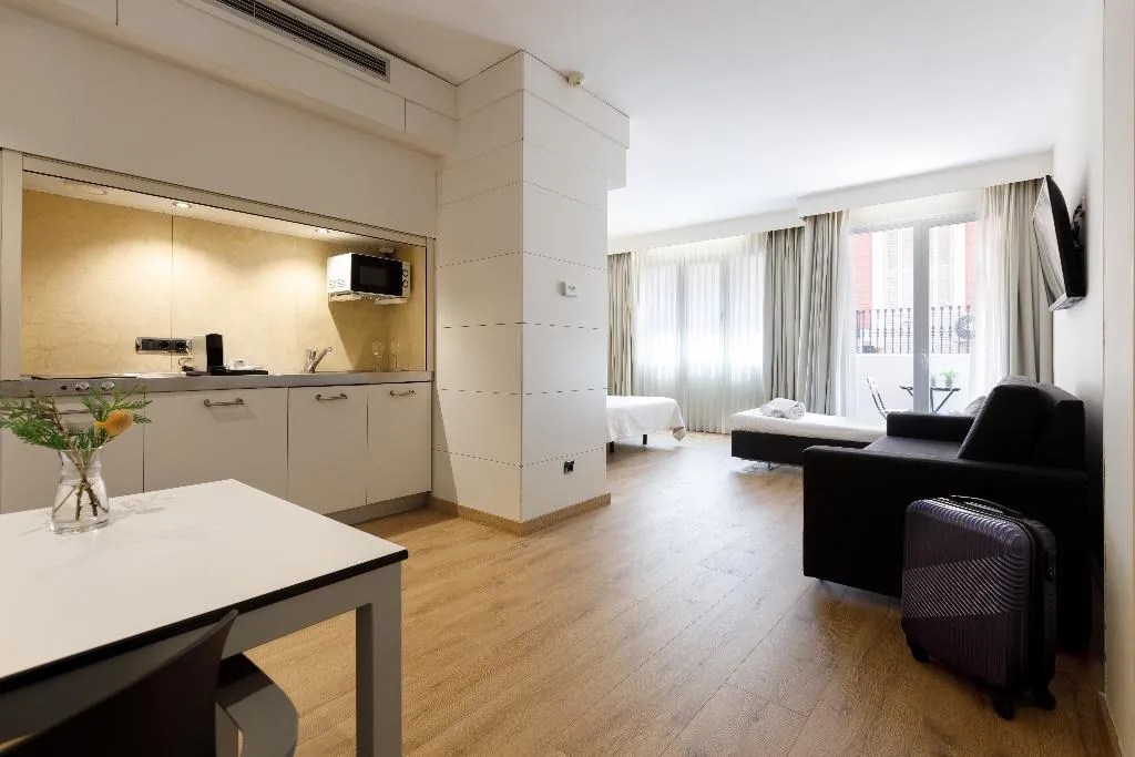 APARTMENT CAPACITY 3 Room, Aparthotel Mariano Cubi, Barcelona