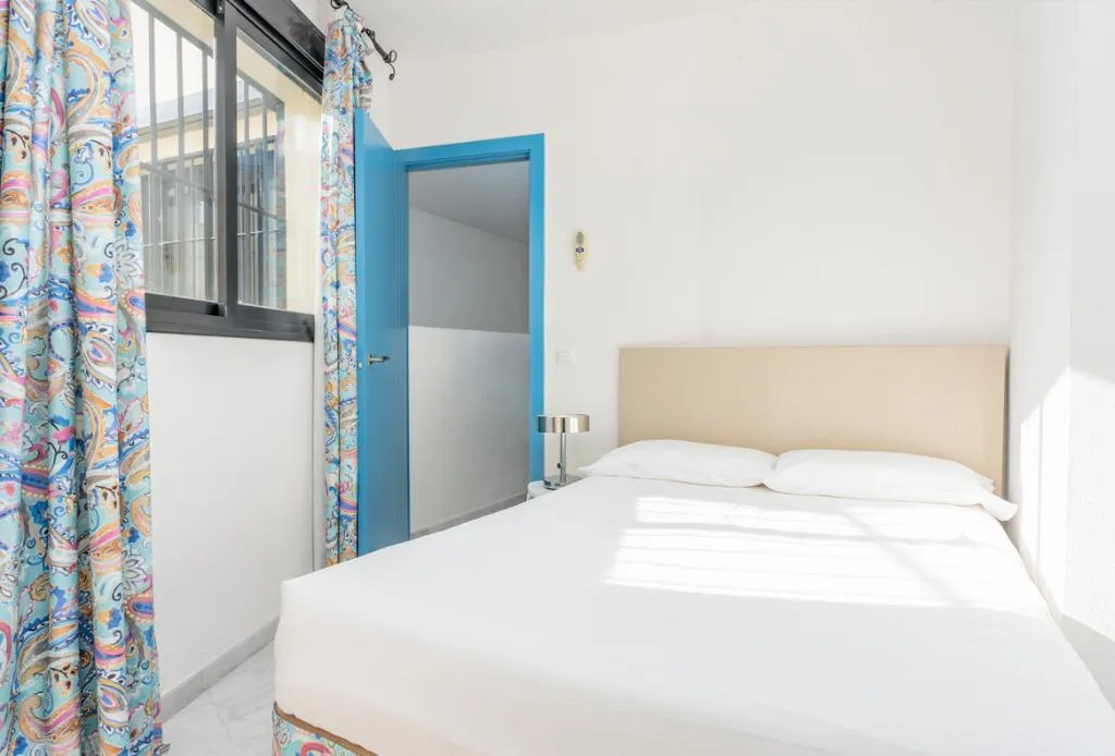 APARTMENT THREE BEDROOMS Room, Smartr Sevilla Las Dueñas, Seville