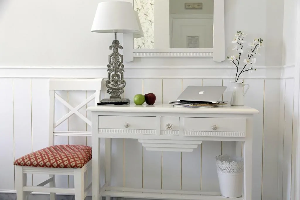 Room, Puerta de Sevilla, Seville