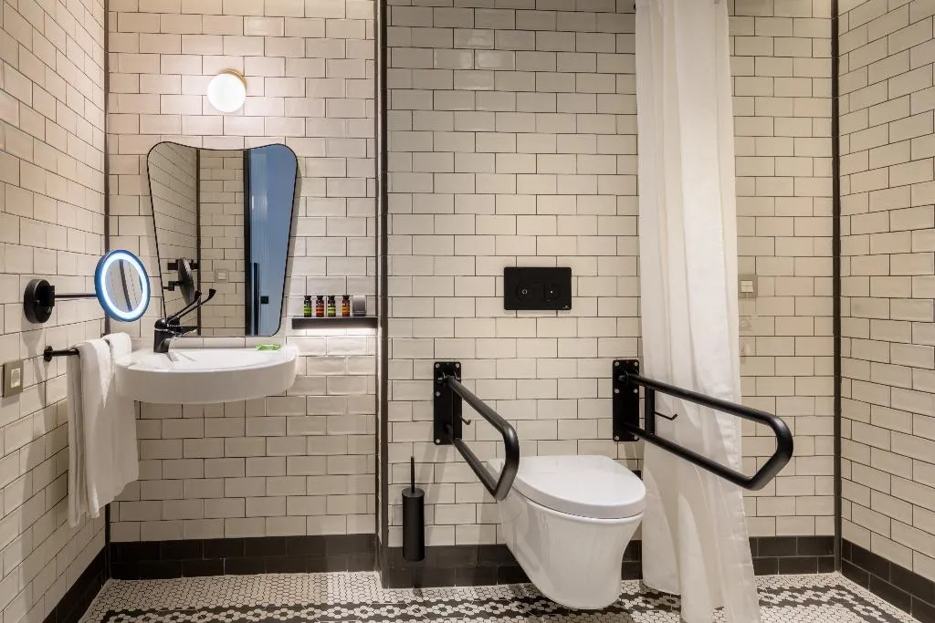 DOUBLE Accessible-Queen Size Bed Room, Canopy by Hilton Madrid Castellana, Madrid