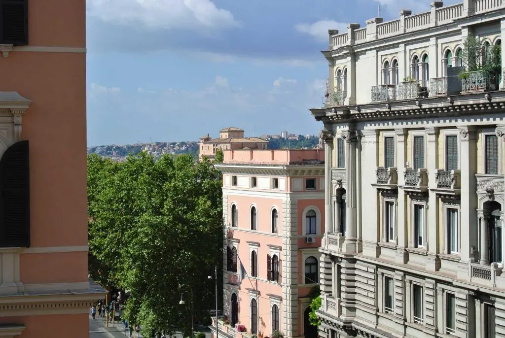 General view, 58 Le Real De Luxe, Rome