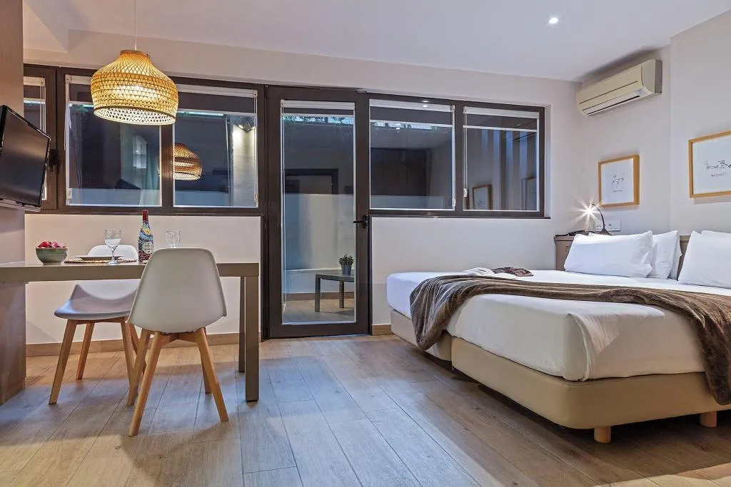 DOUBLE QUEEN SIZE BED Room, Bcn Montjuic, Barcelona