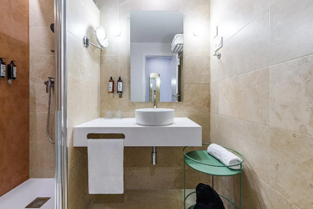 DOUBLE SINGLE USE CITY VIEW Room, Petit Palace Puerta del Sol, Madrid
