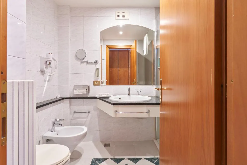 TRIPLE STANDARD Room, Cyrano, Milan