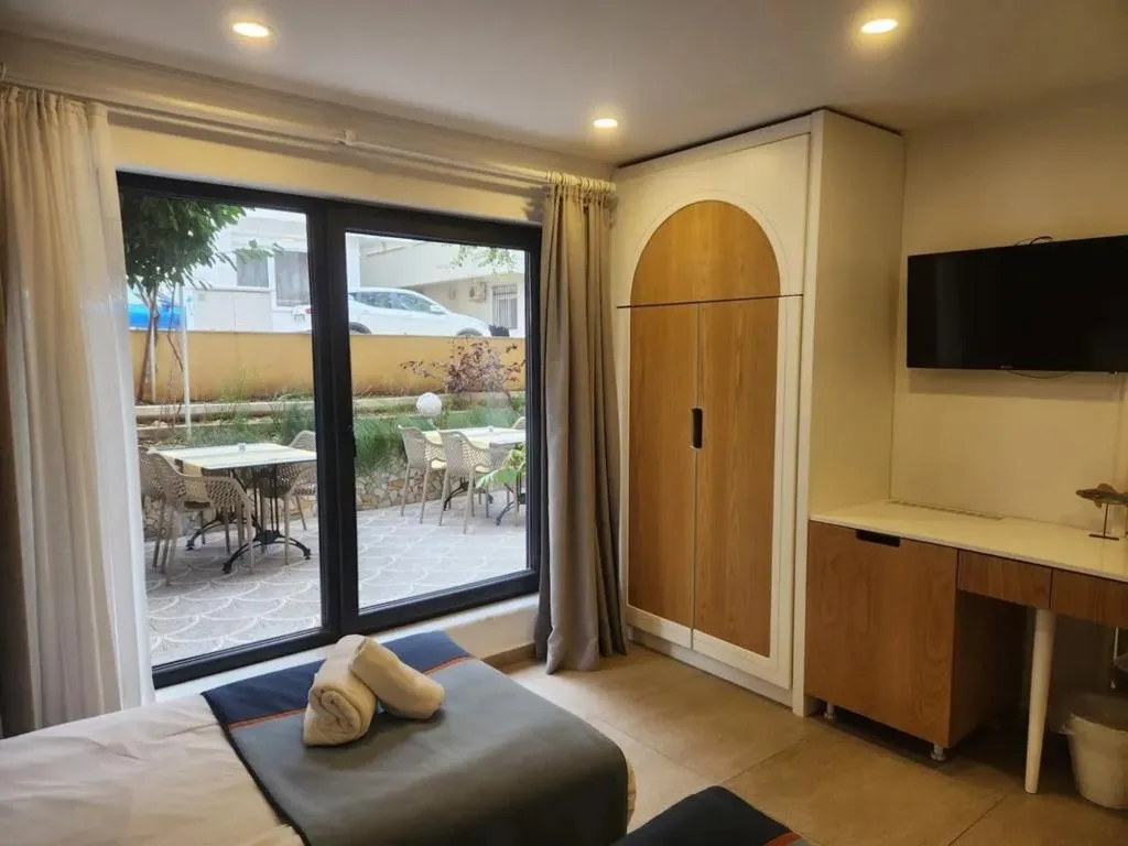 Room THREE BEDS Room, ParkHotel Rooms & Apart, Antalya