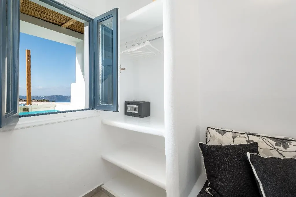 SUITE WITH PRIVATE POOL Room, Amaze Suites, Santorini