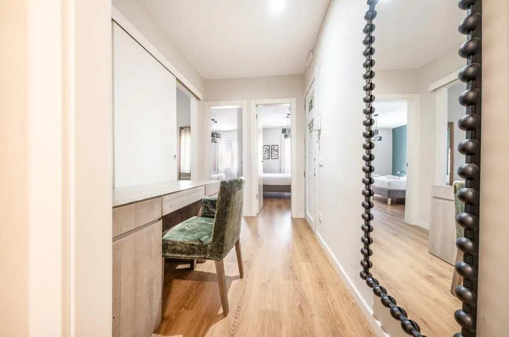 APARTMENT THREE BEDROOMS Room, Ainb Barcelona Sants Apartments, Barcelona