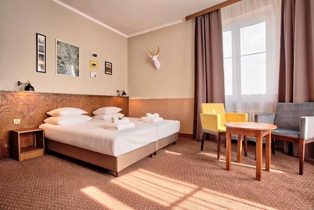 QUADRUPLE CLASSIC CITY VIEW Room, Daniel Griffin Aparthotel by Artery Hotels, Krakow