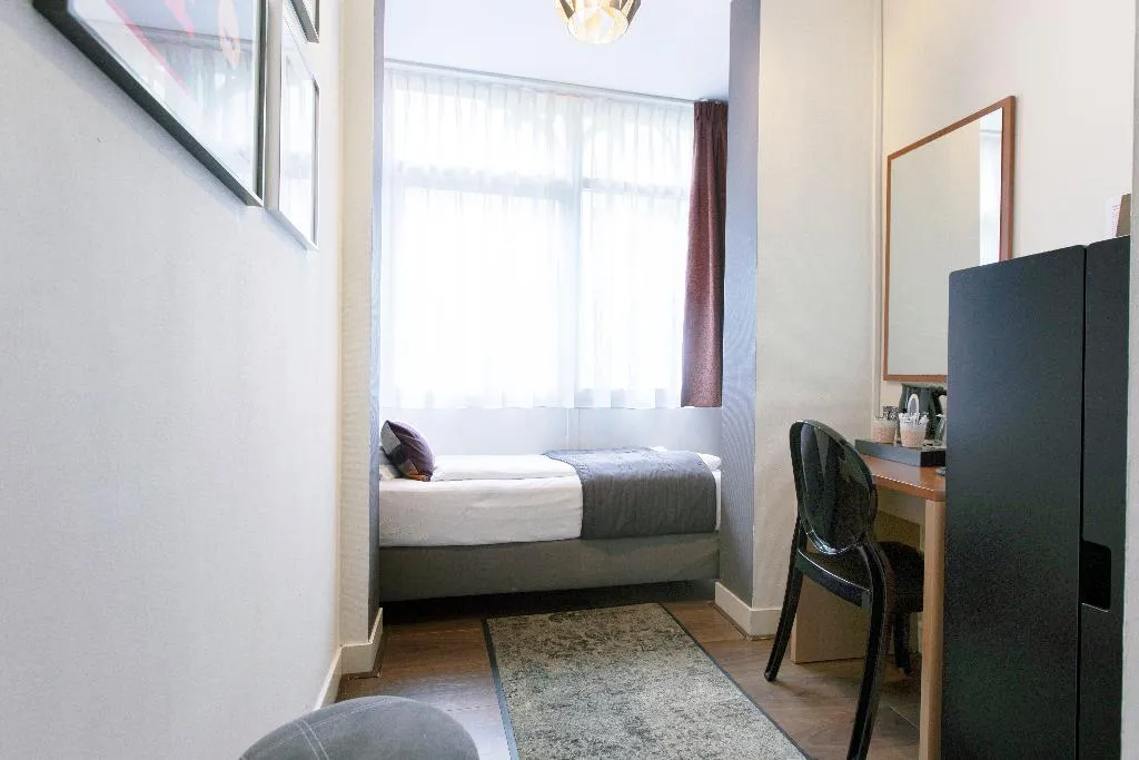 SINGLE STANDARD Room, Quentin Amsterdam Hotel, Amsterdam
