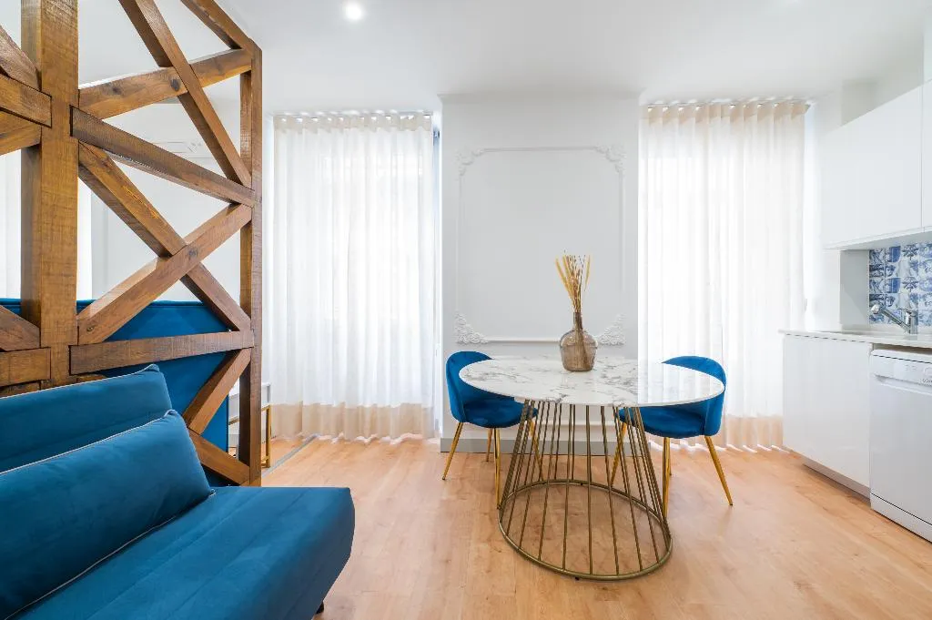 APARTMENT STANDARD Room, Via Augusta 129, Lisbon