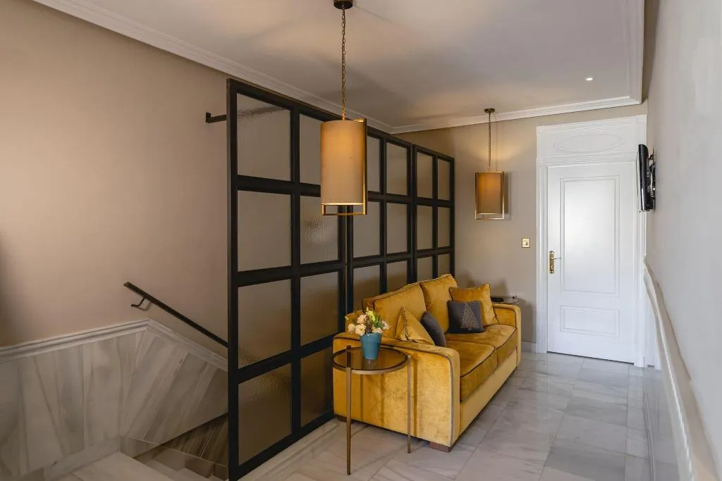 DOUBLE GRAND Room, Gravina 51, Seville