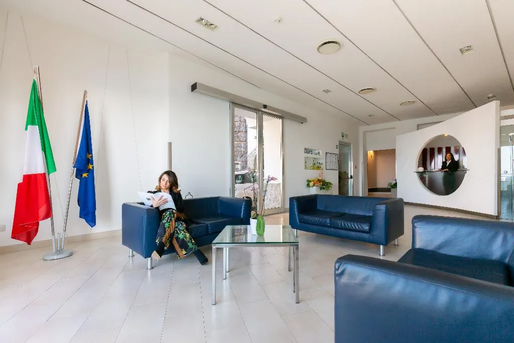 Lobby, Giosue' a Mare, Naples