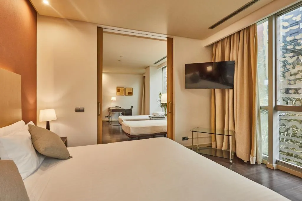 FAMILY ROOM STANDARD Room, Silken Puerta Valencia, Valencia