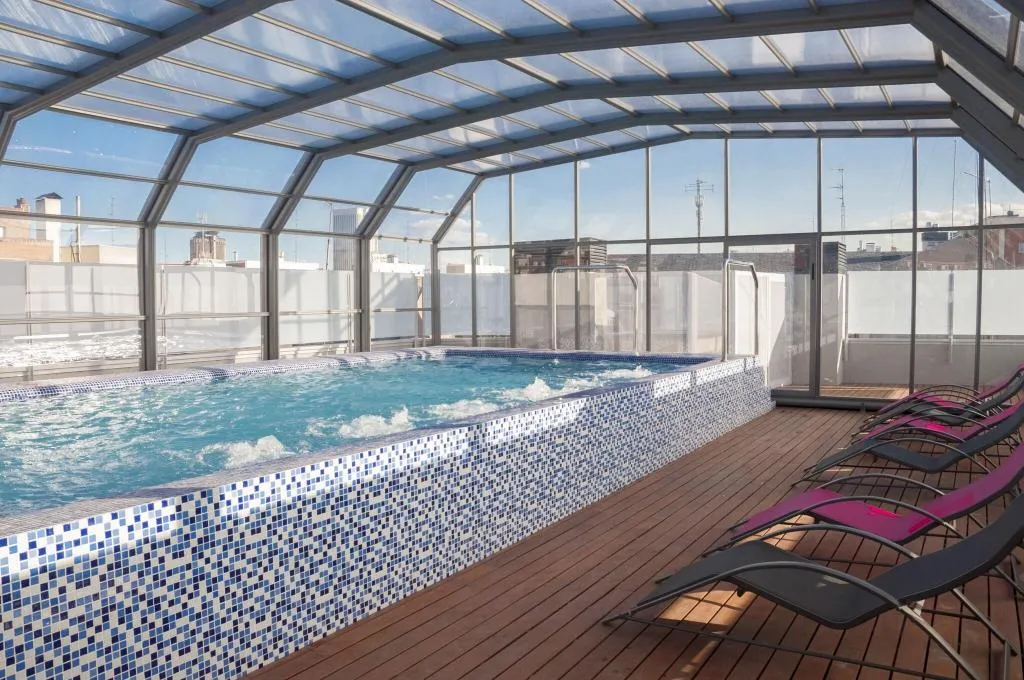 Pool, Funway Academic Resort, Madrid