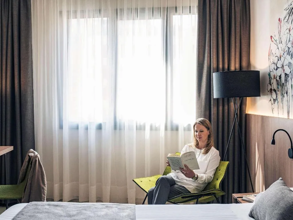 JUNIOR SUITE STANDARD Room, Mercure Barcelona Condor, Barcelona