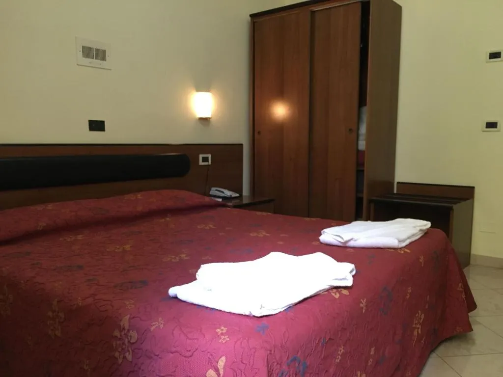 Room, Hotel Positano, Naples