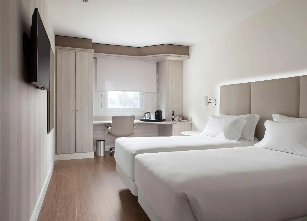 DOUBLE SUPERIOR Room, NH Madrid Barajas Airport, Madrid