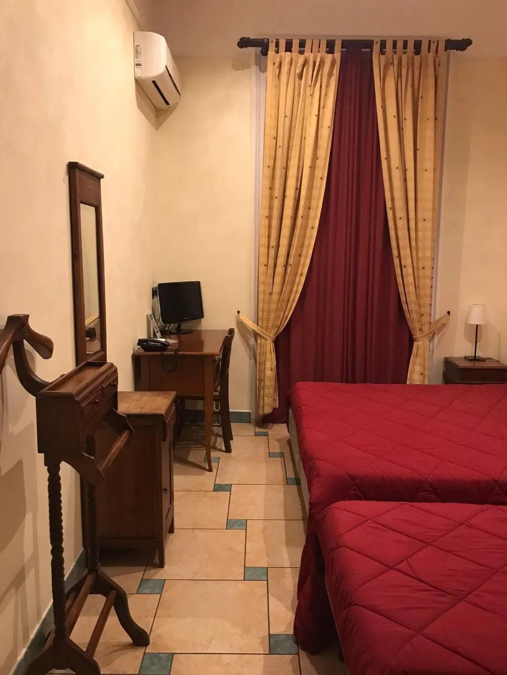 TRIPLE STANDARD Room, Schilizzi, Naples