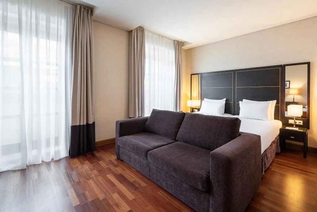 JUNIOR SUITE KING SIZE BED Room, Eurostars das Artes, Porto