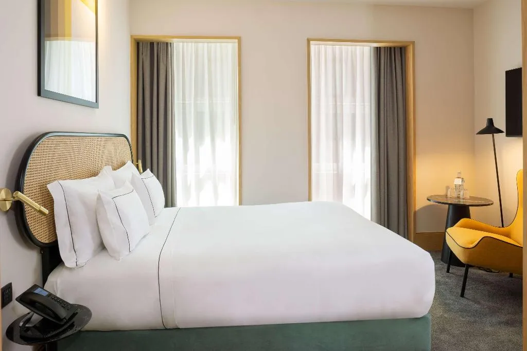 Room GUEST ROOM QUEEN BED Room, Arts Hotel Porto, Tapestry Collection By Hilton, Porto