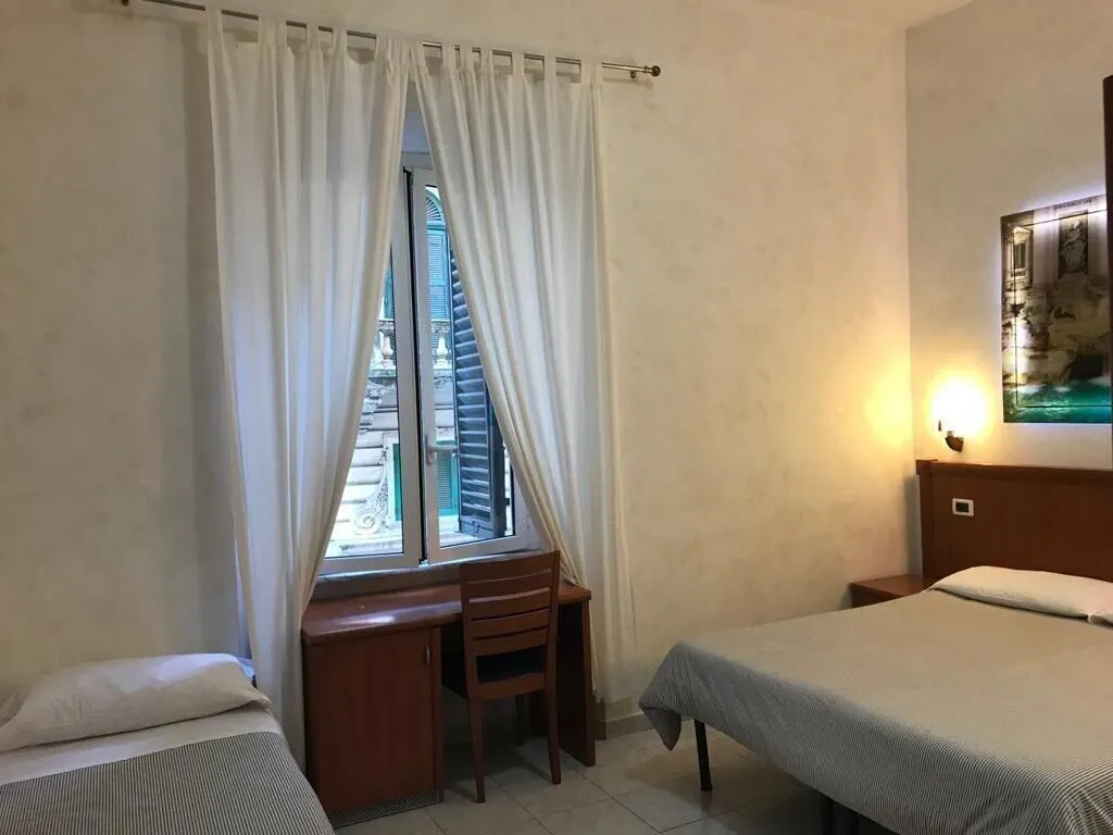 Room, Les Artes, Naples