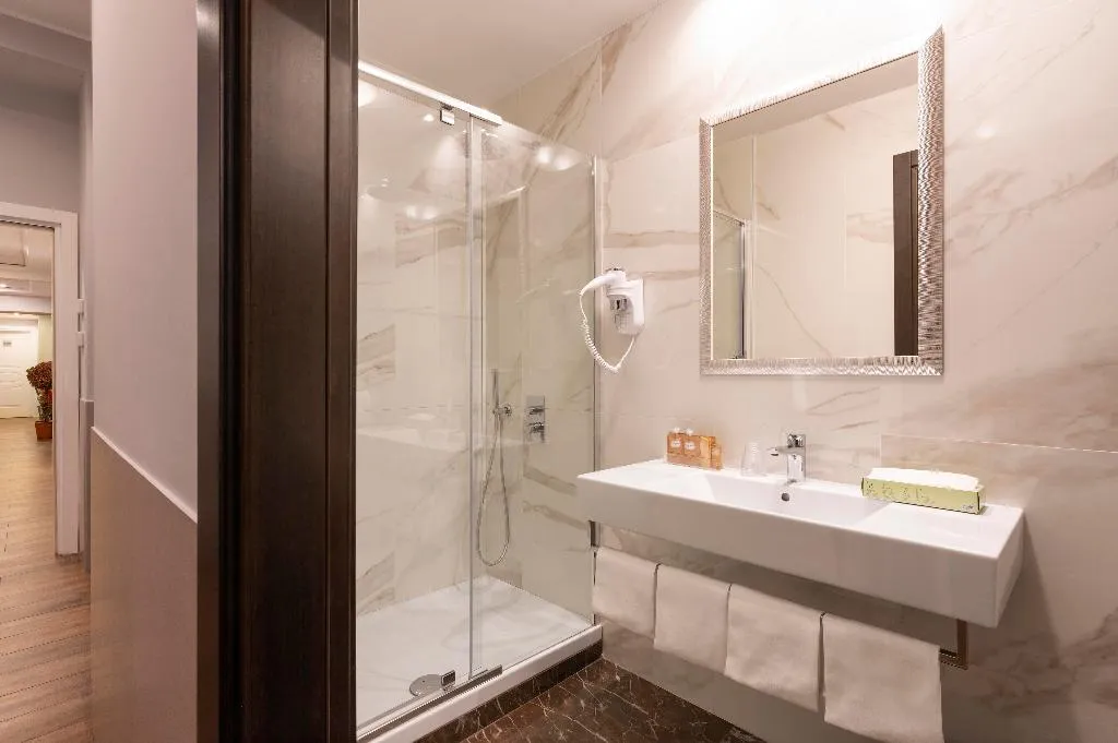 QUADRUPLE SUPERIOR Room, Virgilio, Rome