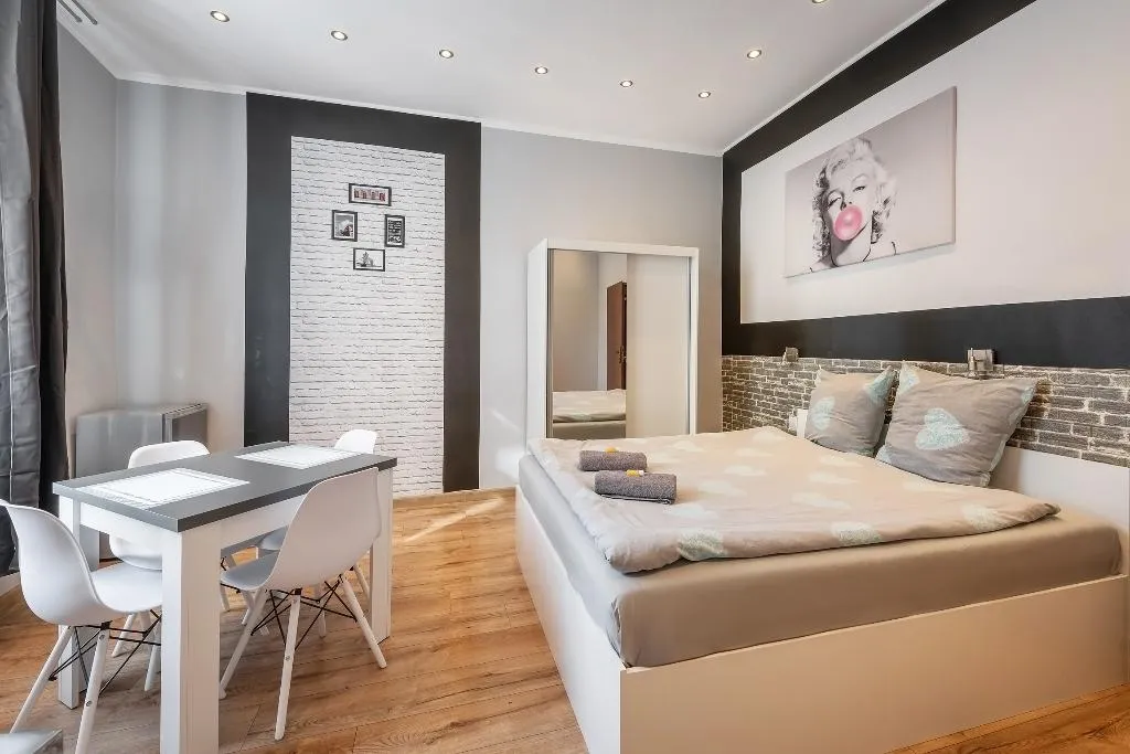 DOUBLE DELUXE Room, Queen Apartments, Krakow