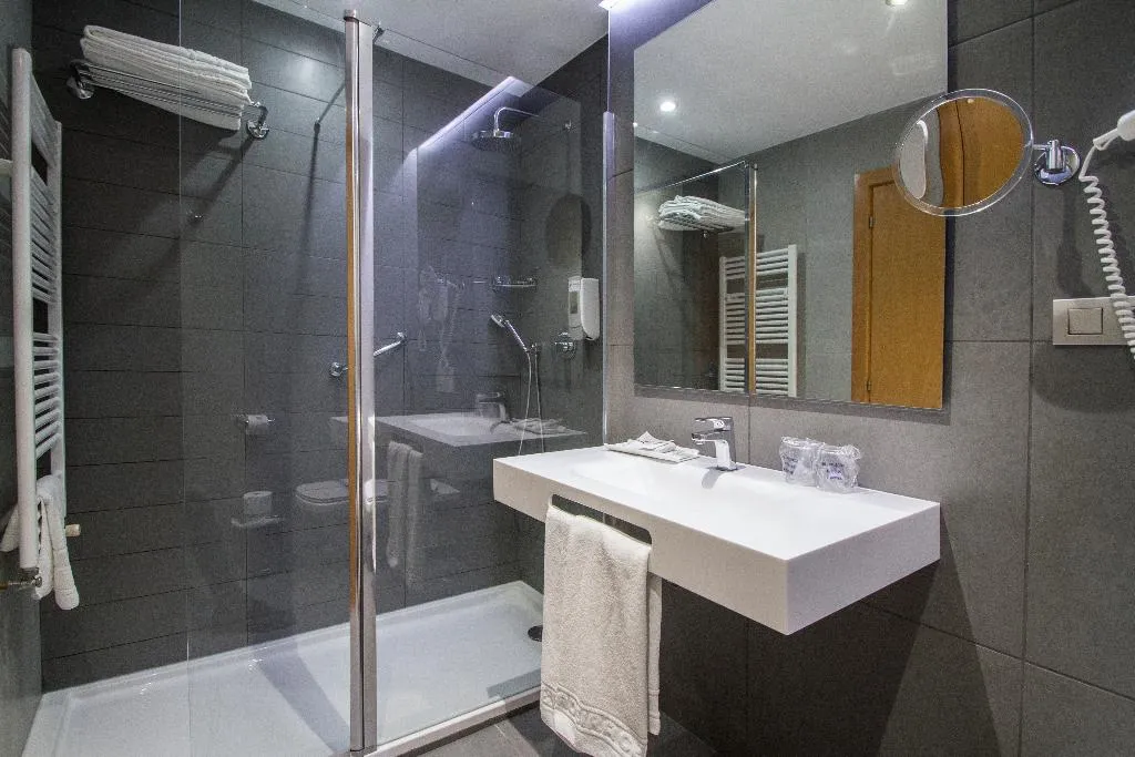 Double or Twin SUPERIOR Room, Madeira Centro, Costa Blanca