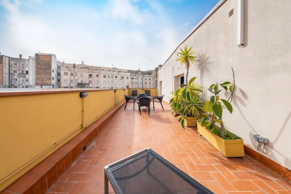APARTMENT CAPACITY 5 THREE BEDROOM Room, Ainb Barcelona Sants Apartments, Barcelona